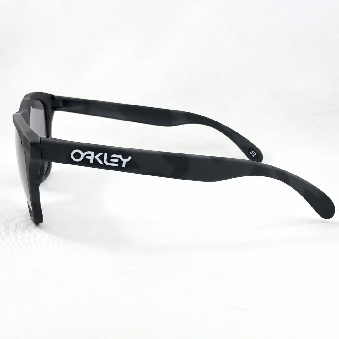 Oakley(オークリー)のオークリーox8137-04偏光ライトグレーサングラスFrogskins メンズのファッション小物(サングラス/メガネ)の商品写真
