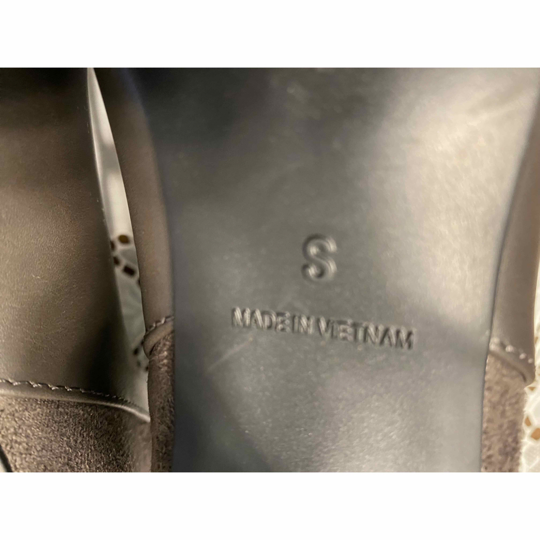 GU(ジーユー)の前は革で後ろはスエードのブーツ　未使用タグ付き レディースの靴/シューズ(ブーツ)の商品写真