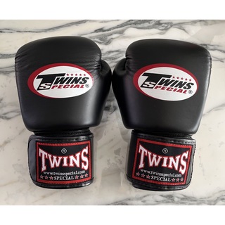 TWINS ボクシンググローブ 8オンス ブラック(ボクシング)