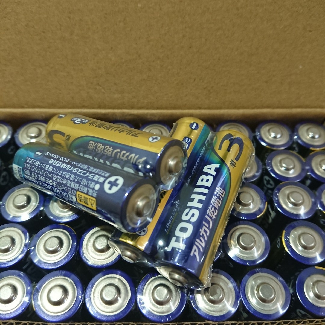 東芝(トウシバ)の送料無料 アルカリ乾電池 単3×22本 単三電池 匿名 東芝 クーポン 単3形 スマホ/家電/カメラの生活家電(その他)の商品写真