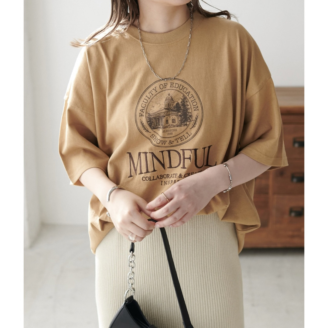 ディスコート discoat MINDFUL刺繍ロゴTシャツ ライトベージュ レディースのトップス(Tシャツ(半袖/袖なし))の商品写真