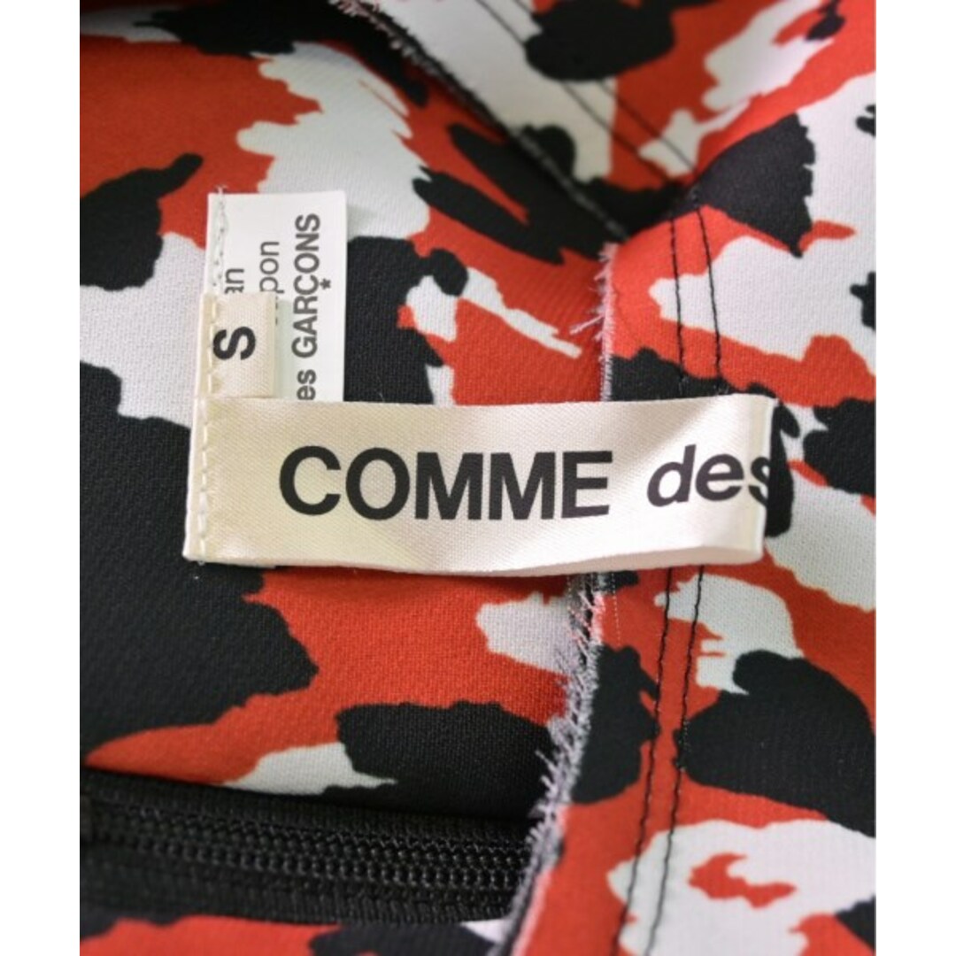 COMME des GARCONS(コムデギャルソン)のCOMME des GARCONS ワンピース S 赤x黒x白(総柄) 【古着】【中古】 レディースのワンピース(ひざ丈ワンピース)の商品写真