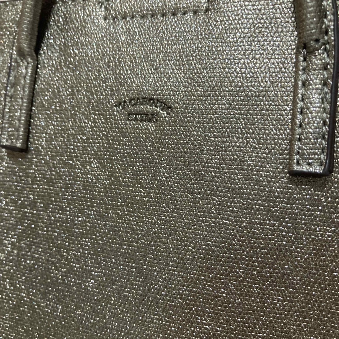 コンパクトショルダー　長さ調節可能　合成皮革　高級感　ゴールド レディースのバッグ(ショルダーバッグ)の商品写真