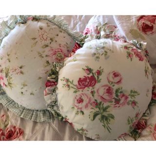 ローラアシュレイ(LAURA ASHLEY)のLAURA ASHLEYのクッション2点(used品)(クッション)