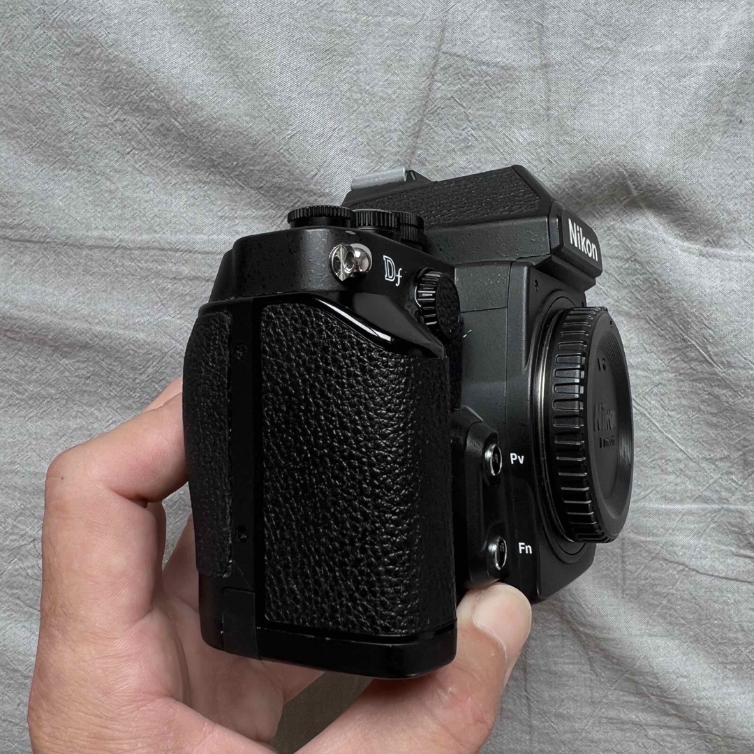 Nikon(ニコン)のnikon df ブラックボディ スマホ/家電/カメラのカメラ(デジタル一眼)の商品写真