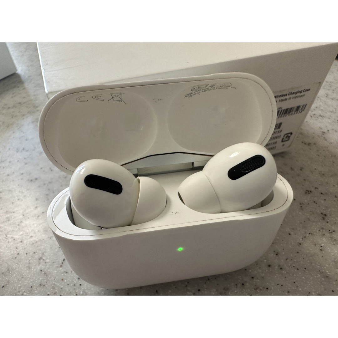 Apple(アップル)のAirPods Pro 第一世代　 スマホ/家電/カメラのオーディオ機器(ヘッドフォン/イヤフォン)の商品写真