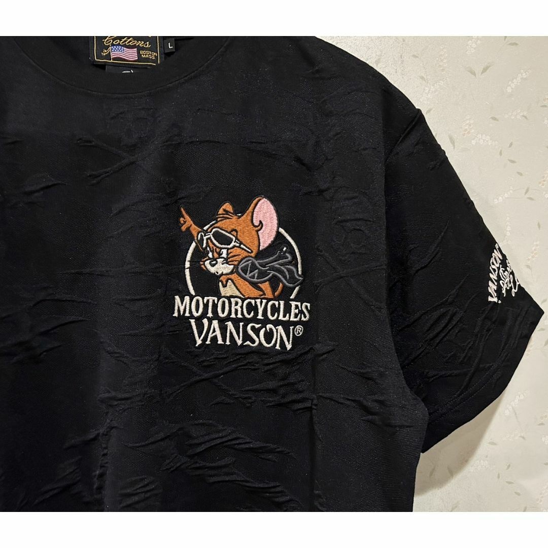 VANSON(バンソン)の＊vanson×トムとジェリー 刺繍 シワ加工 ストレッチ 半袖Tシャツ L メンズのトップス(Tシャツ/カットソー(半袖/袖なし))の商品写真