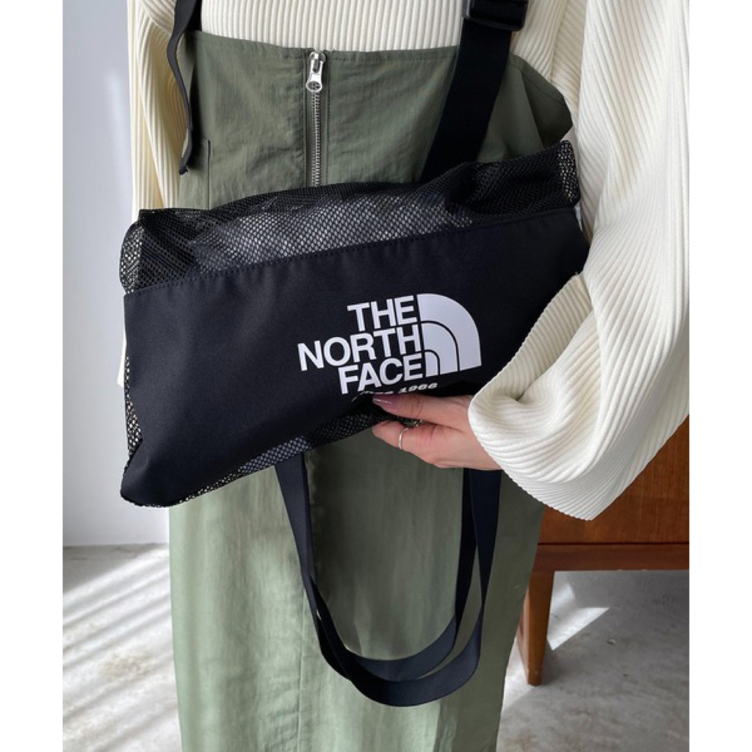 THE NORTH FACE(ザノースフェイス)の【新品】THE NORTH FACE ホワイトレーベル トート 　韓国　ブラック レディースのバッグ(トートバッグ)の商品写真