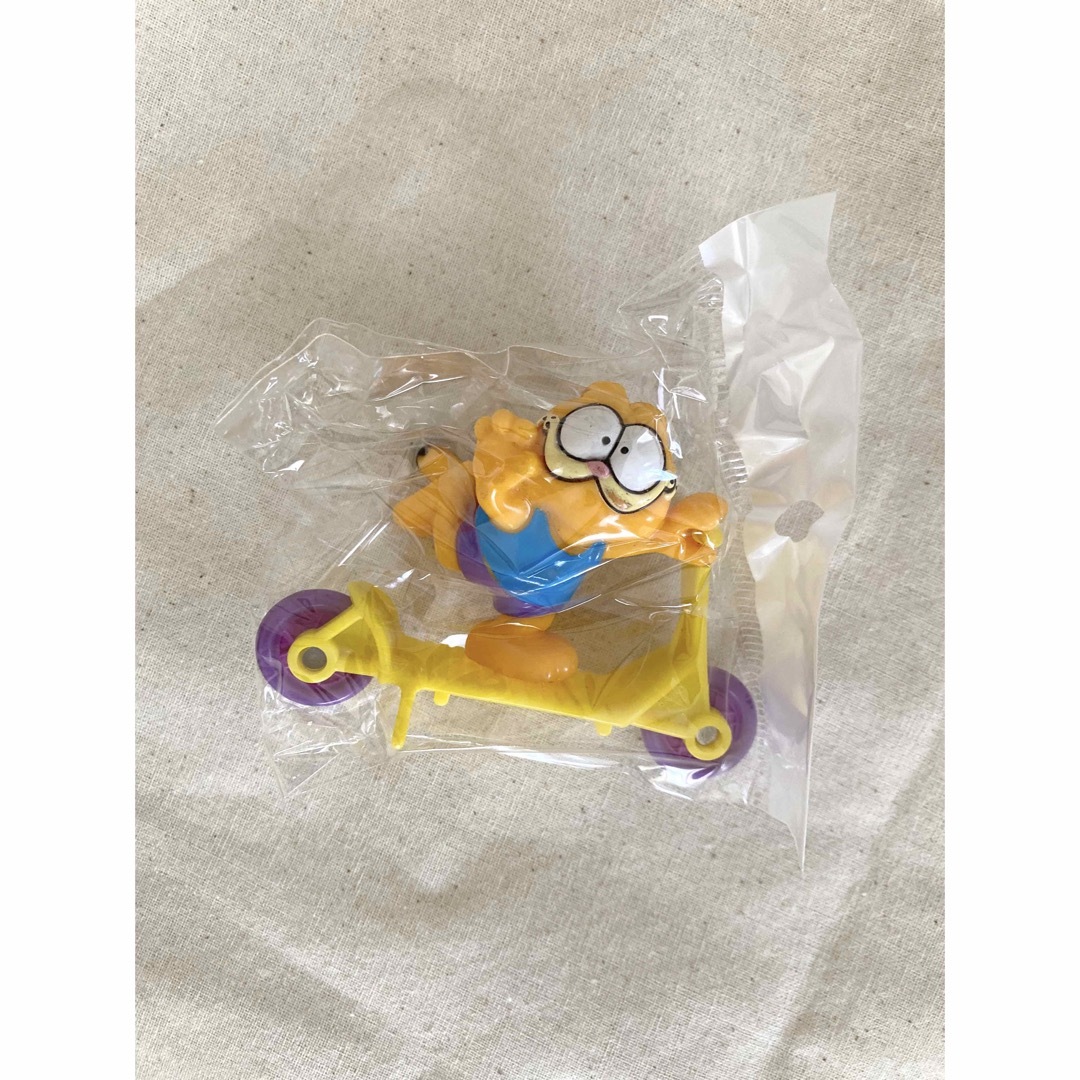 Garfield フィギュア エンタメ/ホビーのおもちゃ/ぬいぐるみ(キャラクターグッズ)の商品写真