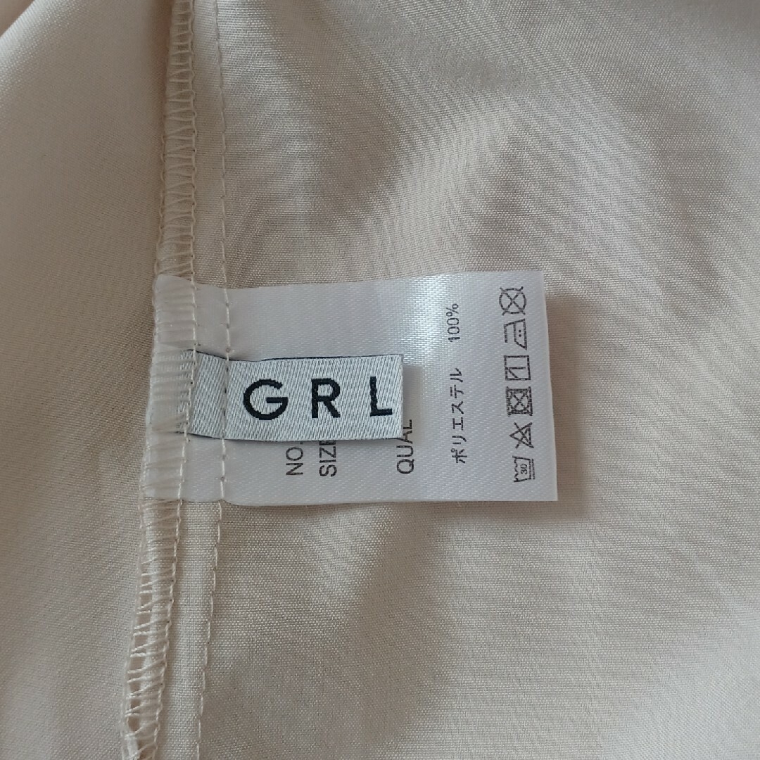 GRL(グレイル)のGRL ボウタイブラウス gc156　オフベージュ レディースのトップス(シャツ/ブラウス(長袖/七分))の商品写真