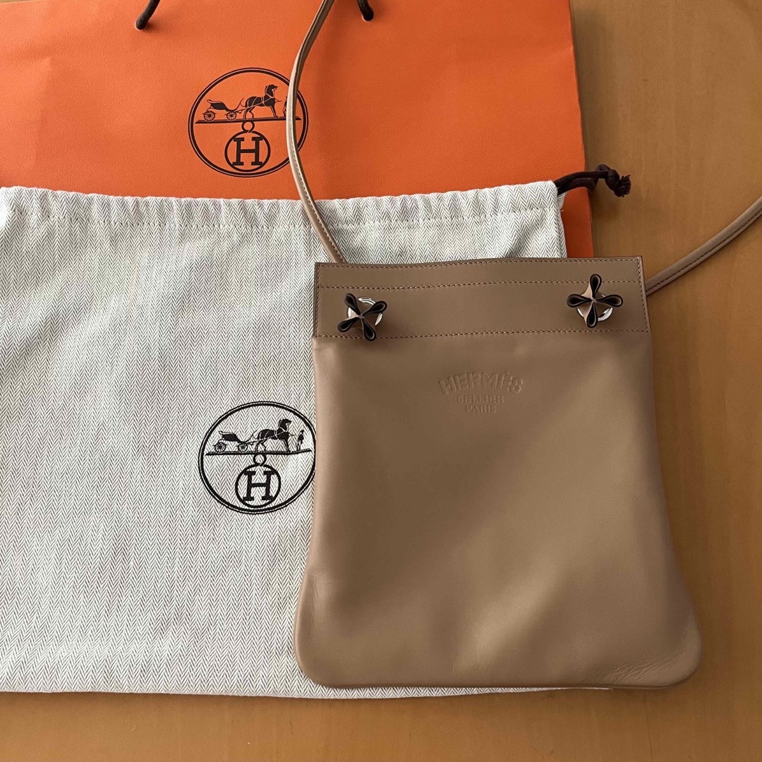 【美品】エルメス アリーヌミニ HERMES チャイ 斜めがけレディース