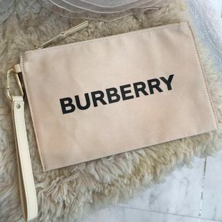 バーバリー(BURBERRY)の☆新品未使用品☆レア☆バーバリー　ノベルティ　フラットポーチ　カナビラ付　非売品(ポーチ)