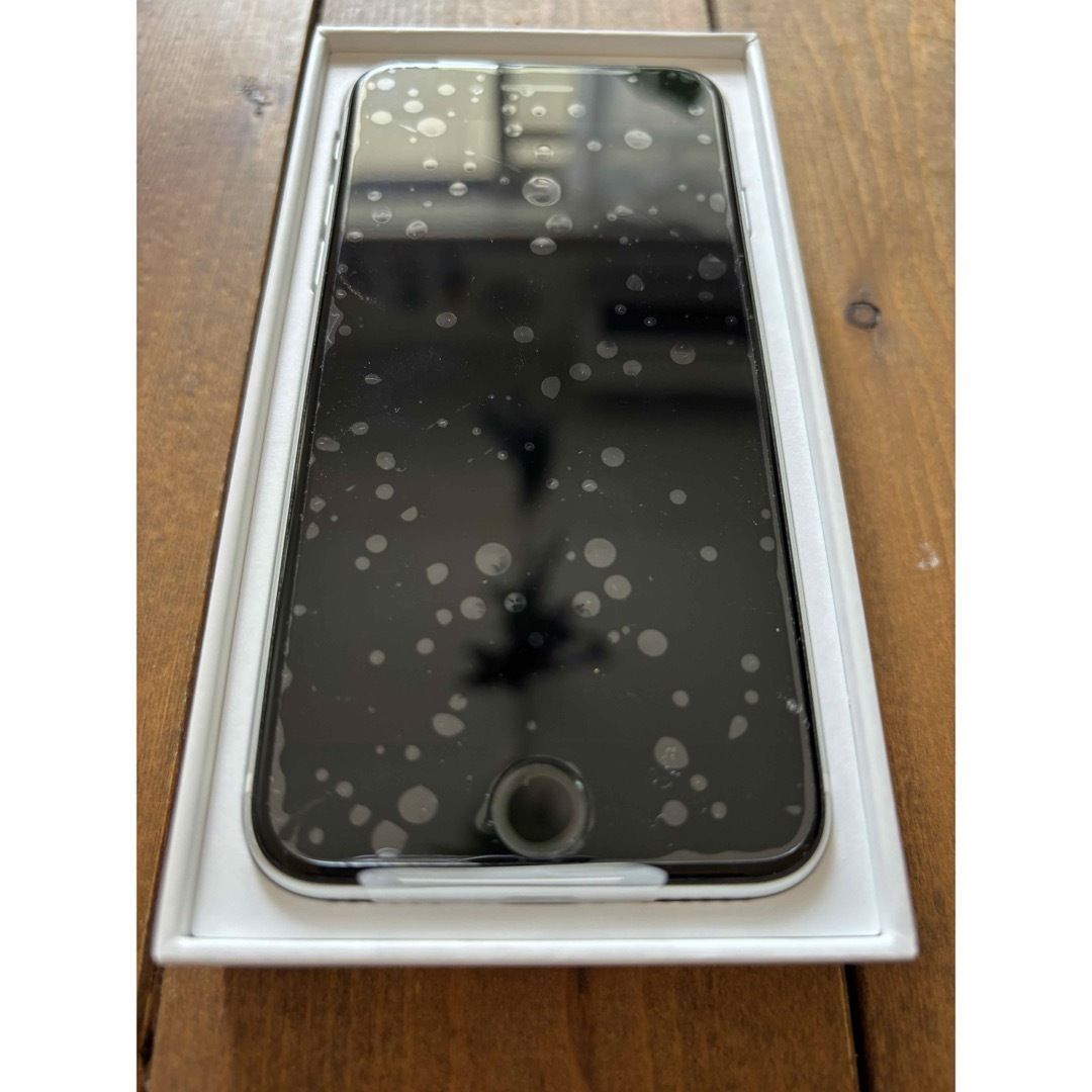 Apple(アップル)のiPhone SE2 第2世代 64GB ホワイト スマホ/家電/カメラのスマートフォン/携帯電話(スマートフォン本体)の商品写真