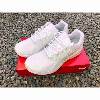 プーマ(PUMA)のPUMAランニングシューズ NRGY ドライバー NM ホワイト 27 cm (スニーカー)