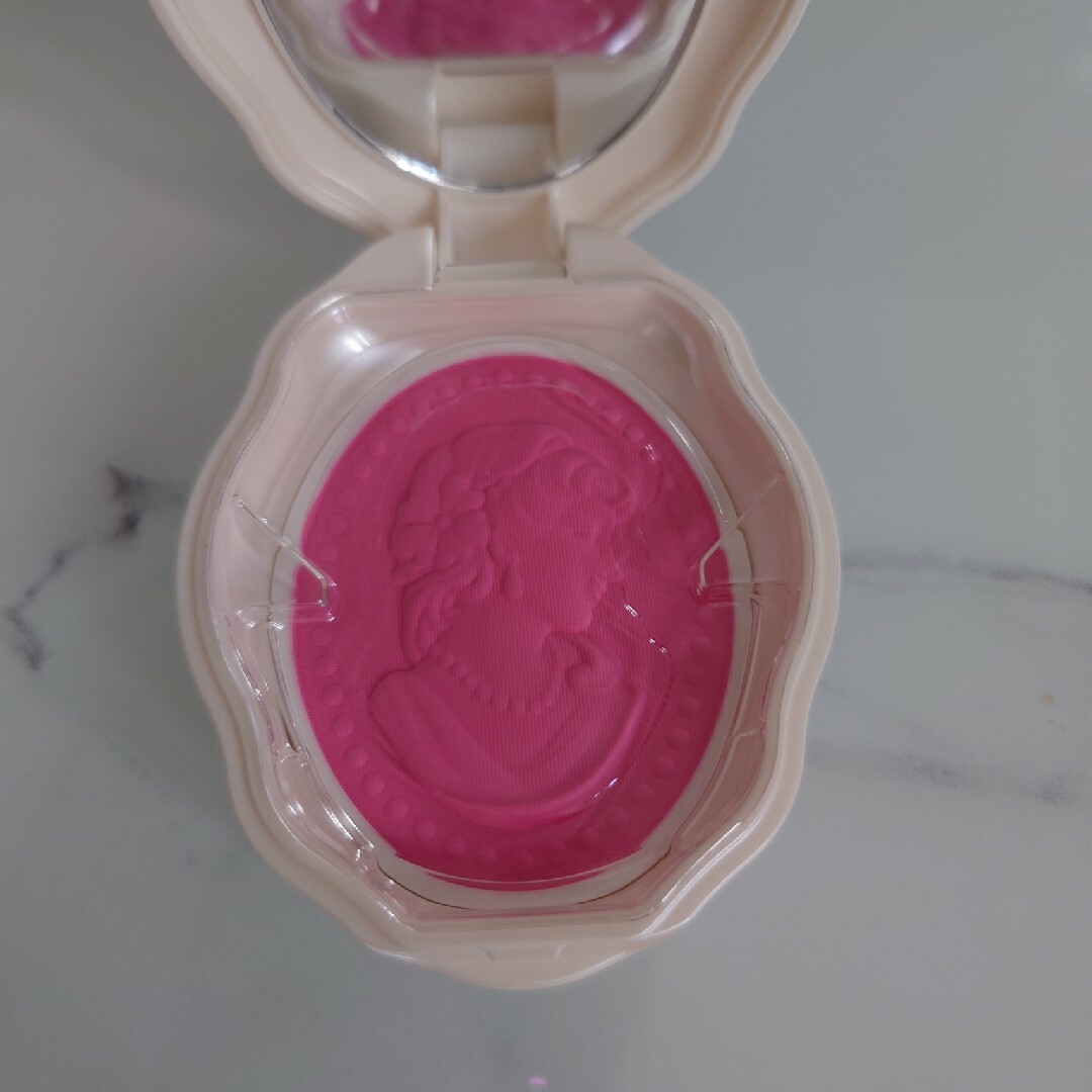 Les Merveilleuses LADUREE(レメルヴェイユーズラデュレ)のLADUREE　チーク コスメ/美容のベースメイク/化粧品(その他)の商品写真