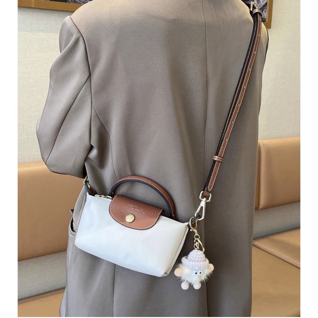 LONGCHAMP - 【新品未使用❣️】ロンシャン ハンドル付きポーチ LONGCHAMP - 【新品未使用❣️】ロンシャン ハンドル付きポーチ