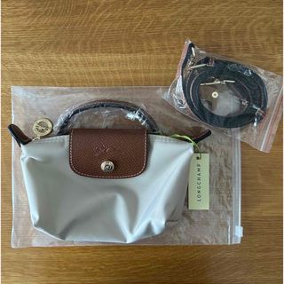 ロンシャン(LONGCHAMP)の【新品未使用❣️】ロンシャン ハンドル付きポーチ オフホワイト(ポーチ)