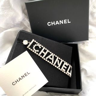 シャネル(CHANEL)の【お値下げ】CHANEL ロゴピアス　ラインストーン(ピアス)