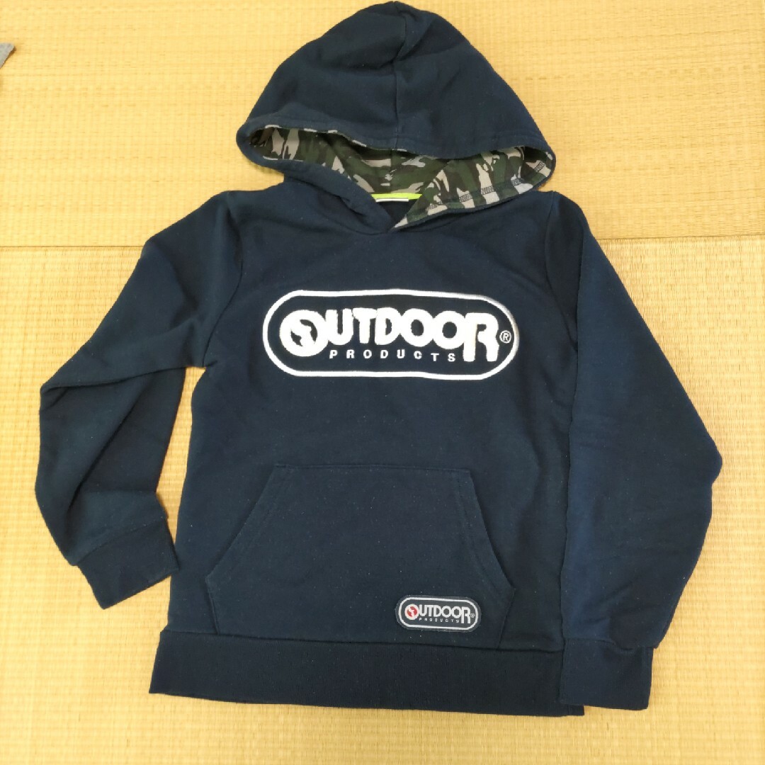 OUTDOOR(アウトドア)のパーカー　140センチ キッズ/ベビー/マタニティのキッズ服男の子用(90cm~)(Tシャツ/カットソー)の商品写真