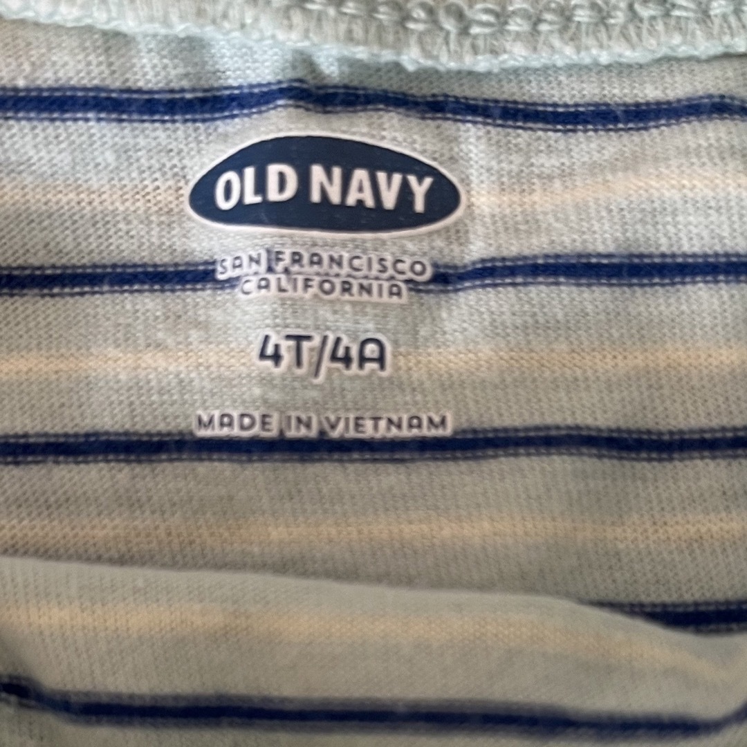 Old Navy(オールドネイビー)のオールドネイビー4Tサイズ　ボーダーTシャツ キッズ/ベビー/マタニティのキッズ服男の子用(90cm~)(Tシャツ/カットソー)の商品写真