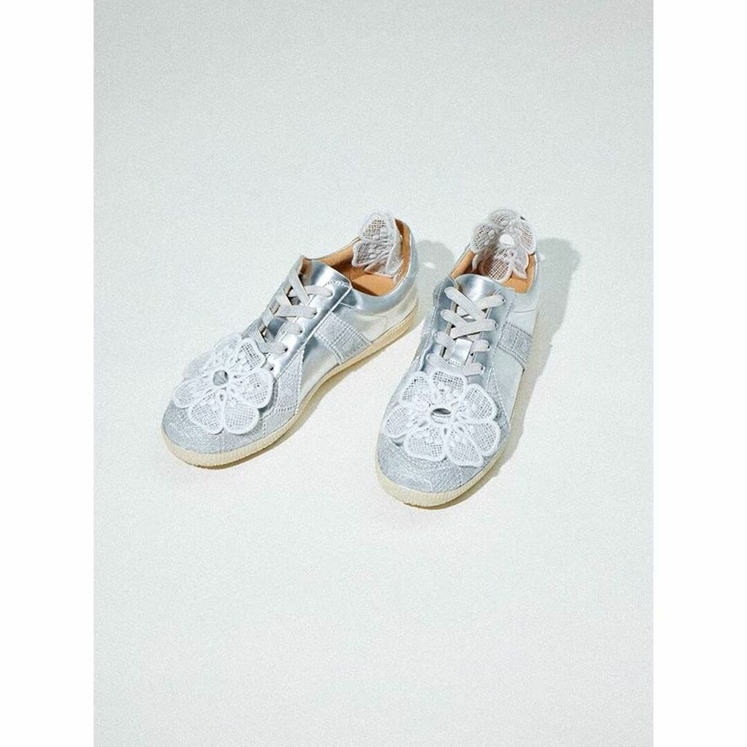 CECILIE BAHNSEN(セシリーバンセン)のCONP Acid Race Low-Top フラワーレース シルバースニーカー レディースの靴/シューズ(スニーカー)の商品写真