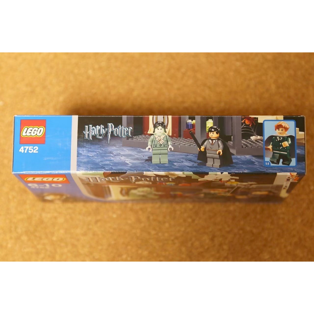 Lego(レゴ)の未開封品激レア LEGO ハリーポッター　ルーピン先生の授業　6-10 4752 キッズ/ベビー/マタニティのおもちゃ(積み木/ブロック)の商品写真