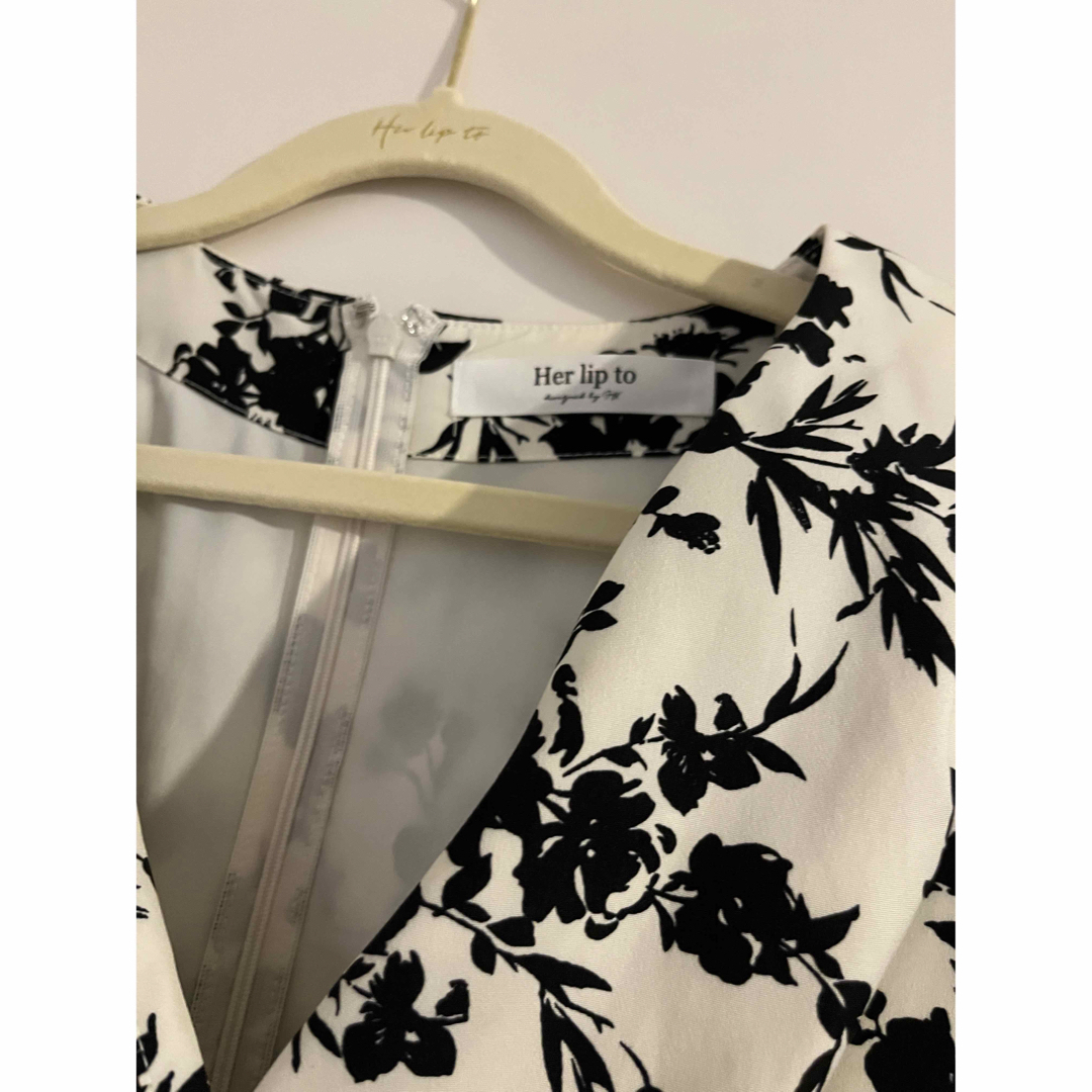 Monotone Floral Slit Sleeve Dress