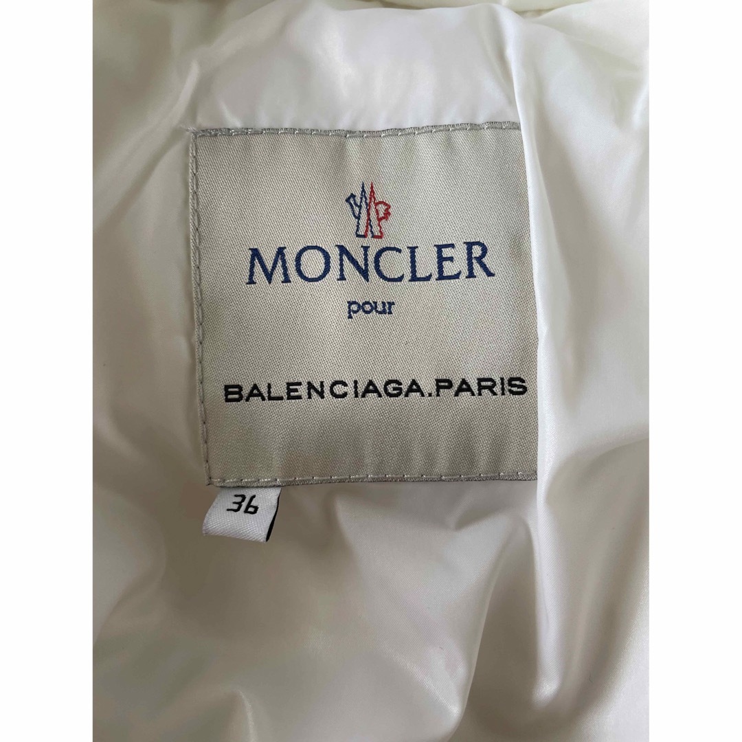 MONCLER(モンクレール)の美品　MONCLEダウンジャケットショートコート　モンクレールバレンシアガコラボ レディースのジャケット/アウター(ダウンジャケット)の商品写真