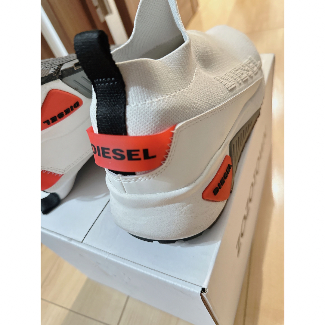 DIESEL(ディーゼル)の【超美品】DIESELスニーカー27.5cmグレー メンズの靴/シューズ(スニーカー)の商品写真