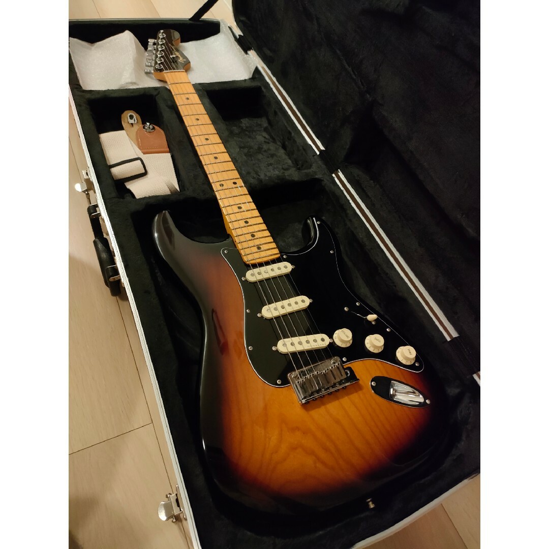 American Ultra Luxe Stratocaster Maple 2 1