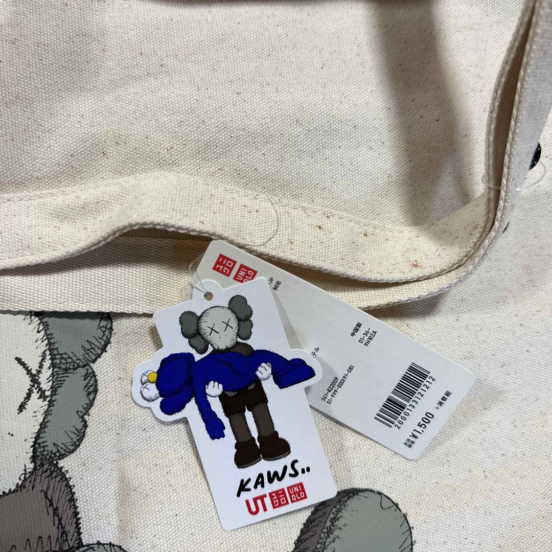 UNIQLO(ユニクロ)のUNIQLO × KAWS ユニクロ× カウズ　コラボトート   レディースのバッグ(トートバッグ)の商品写真