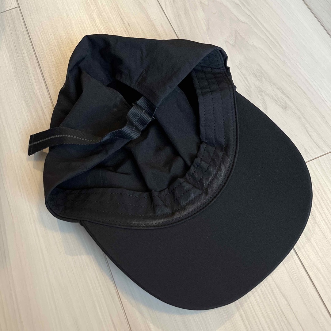 UNIQLO(ユニクロ)のUNIQLOナイロンキャップ黒ワンサイズ調整可能 レディースの帽子(キャップ)の商品写真