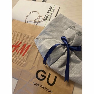 ジーユー(GU)のショッパー紙袋　ショップ袋　紙袋 4枚　ABC-MART H&M GU(ショップ袋)