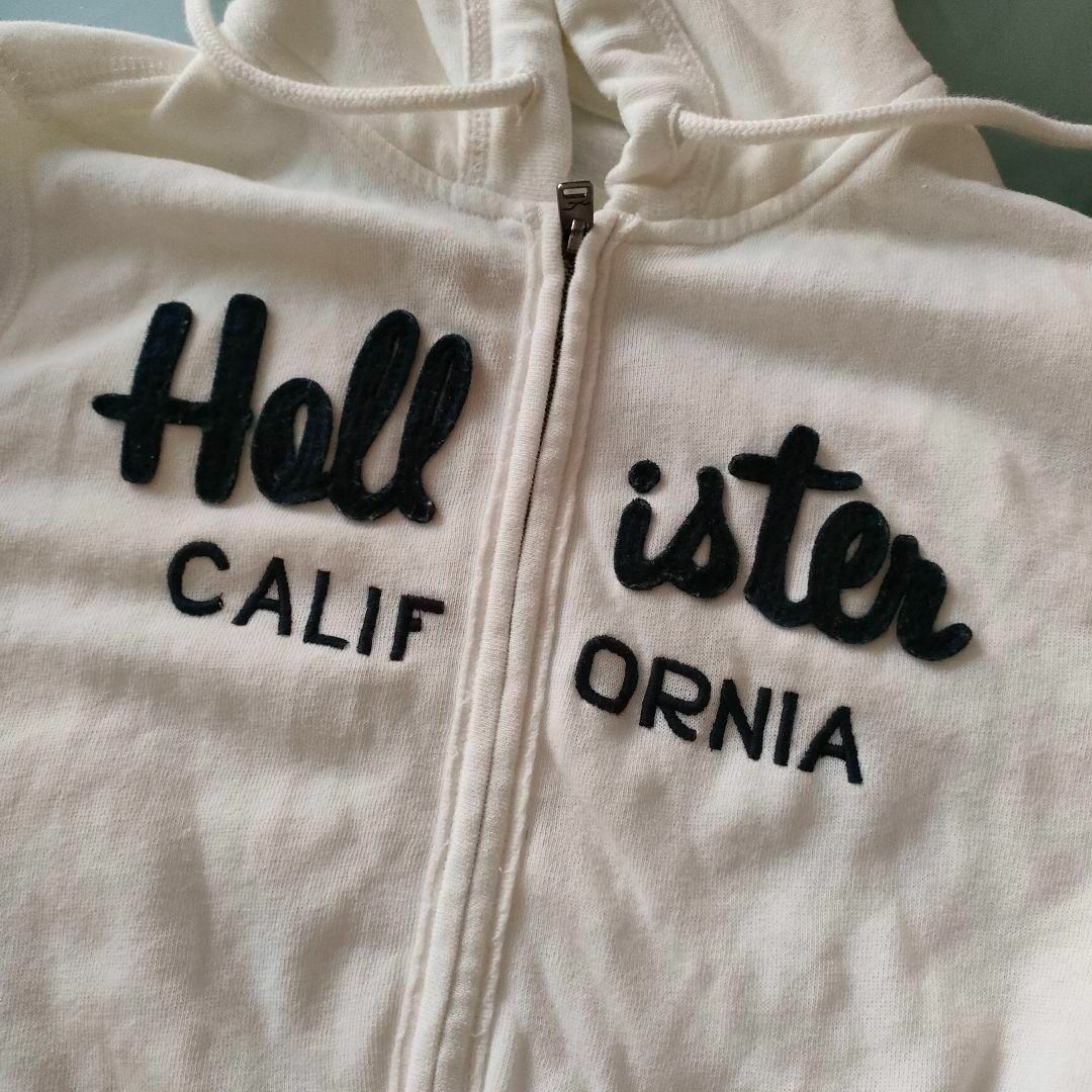 Hollister(ホリスター)のHOLLISTERホリスター　ジップアップ　パーカー　白　M メンズのトップス(パーカー)の商品写真