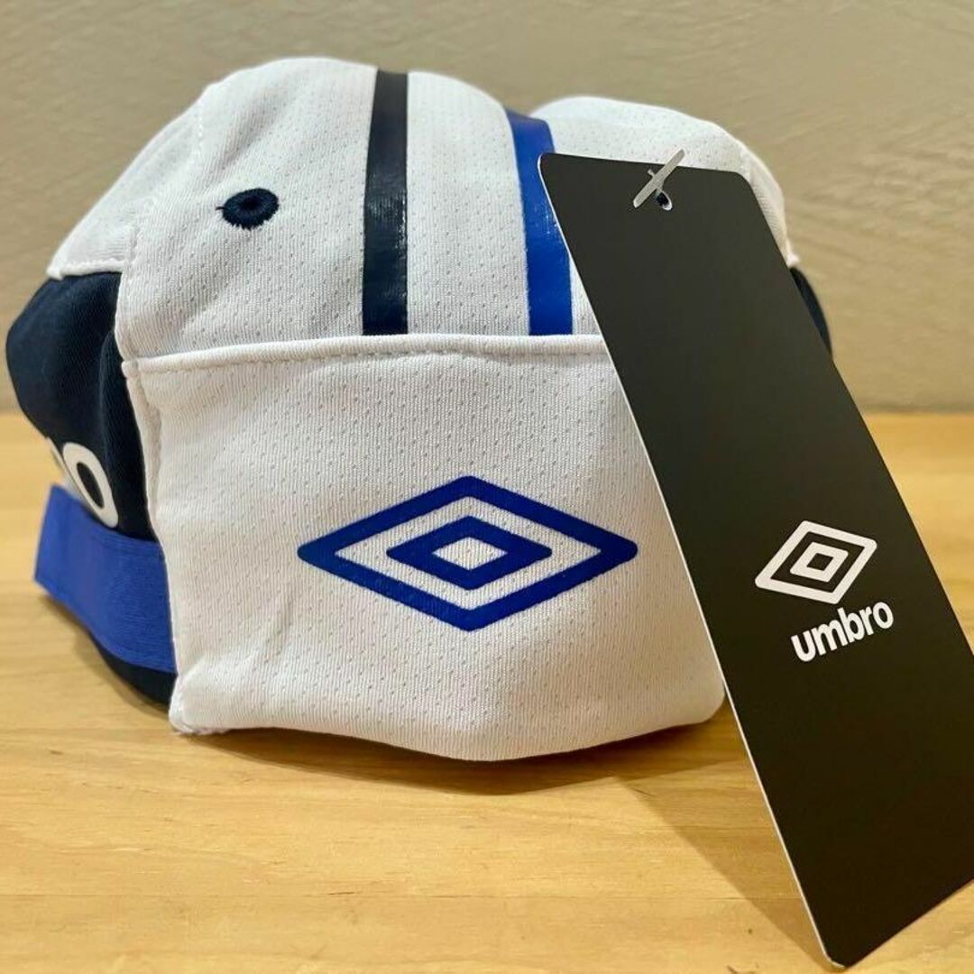 UMBRO(アンブロ)のアンブロ【新品送料込み】ジュニア サッカー キャップ 52㎝ ホワイト スポーツ/アウトドアのサッカー/フットサル(その他)の商品写真