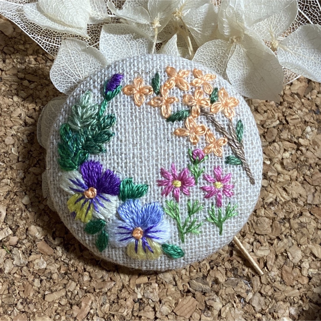 最新作 ハンドメイド アルパカ刺繍くるみボタンアクセサリー:29mm 最新作 ハンドメイド アルパカ刺繍くるみボタンアクセサリー:29mm