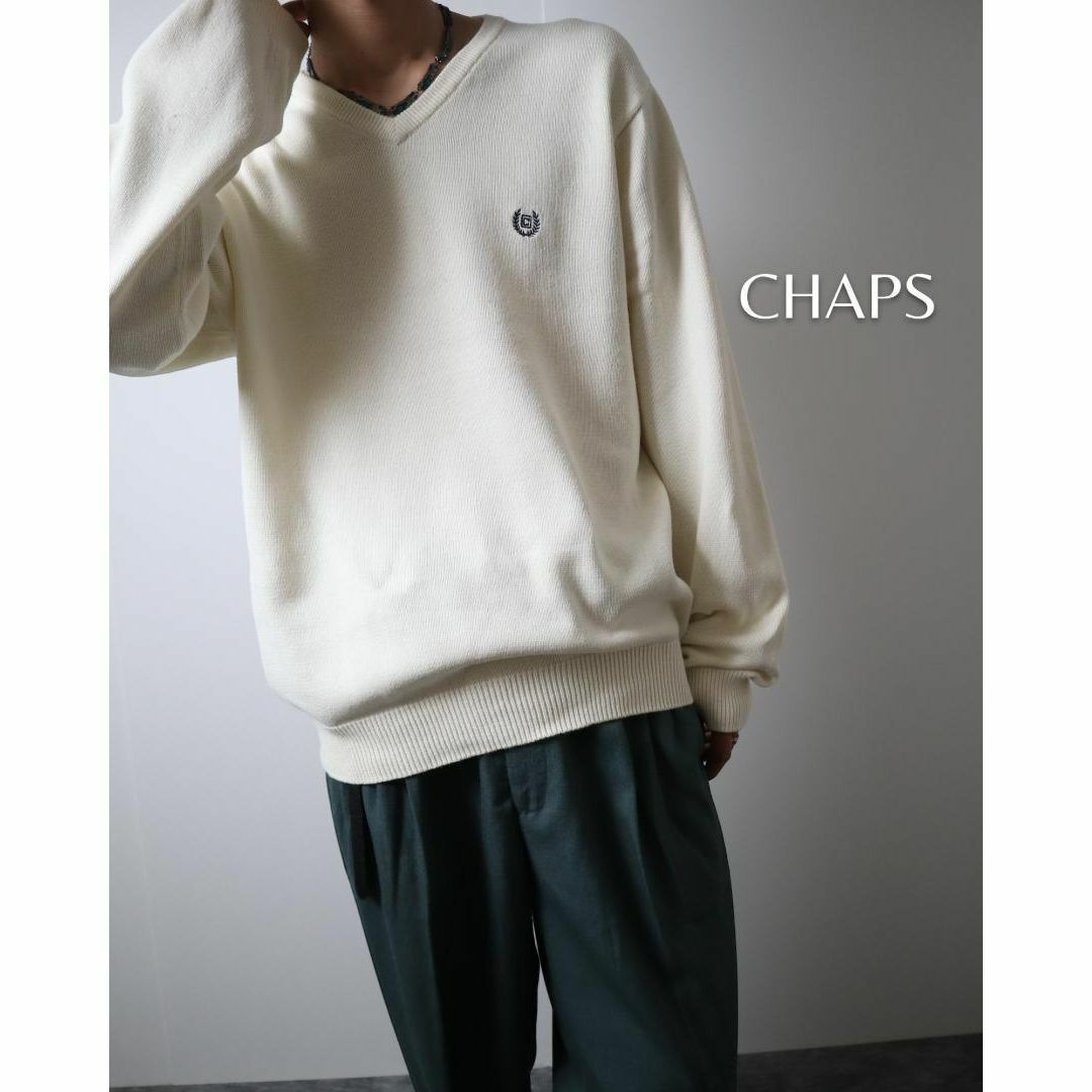 CHAPS(チャップス)の【CHAPS】ワンポイント 刺繍ロゴ Ｖネック コットン ニット セーター 白 メンズのトップス(ニット/セーター)の商品写真