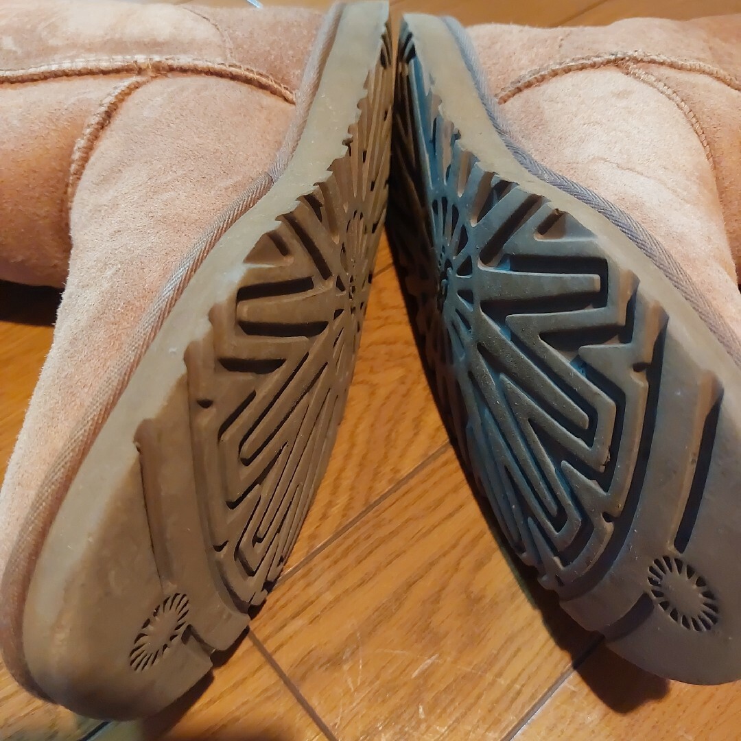 UGG(アグ)のUGG CLASSIC SHORT チャスナット レディースの靴/シューズ(ブーツ)の商品写真