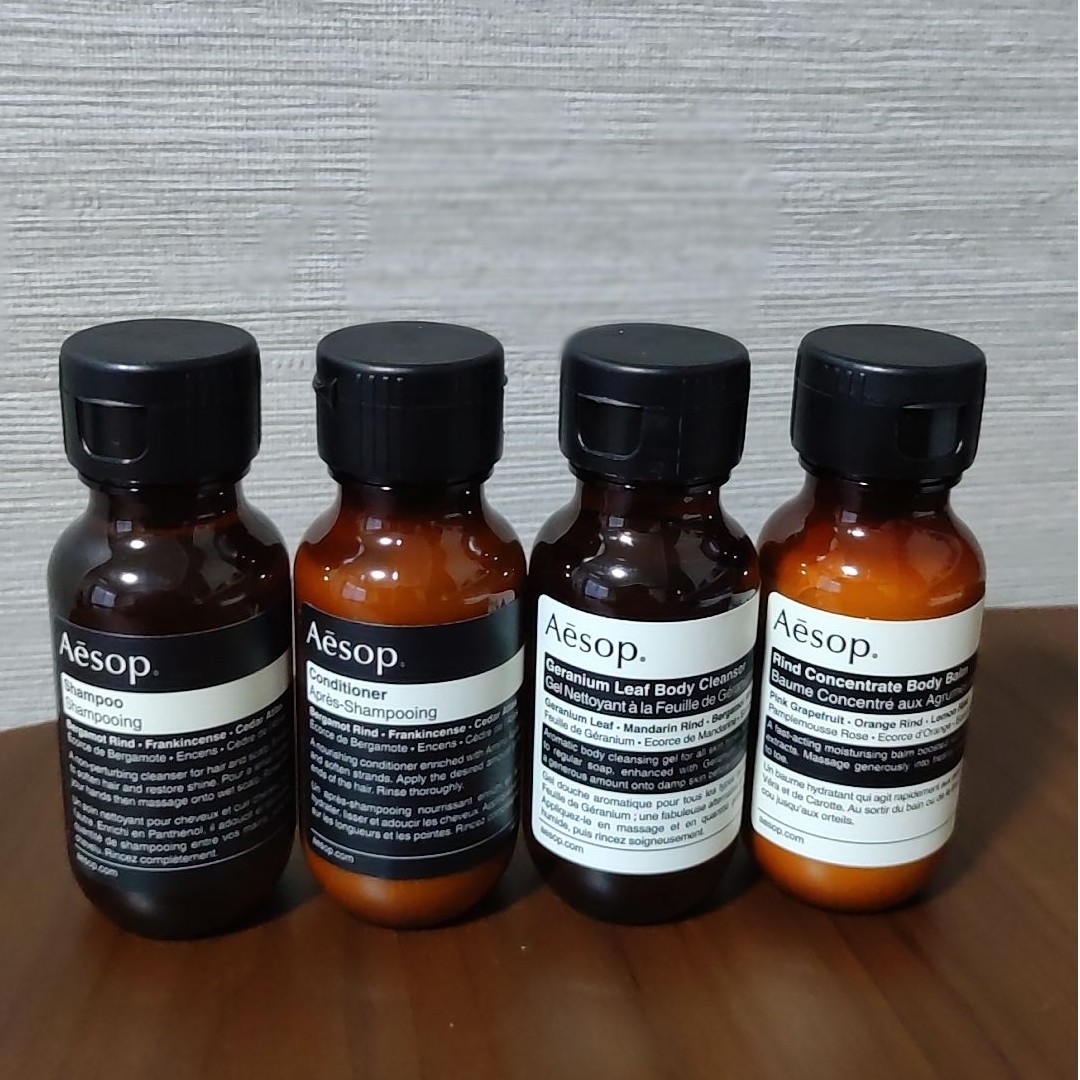 Aesop(イソップ)の【新品未使用】Aesop（イソップ）トラベルキット コスメ/美容のヘアケア/スタイリング(シャンプー/コンディショナーセット)の商品写真