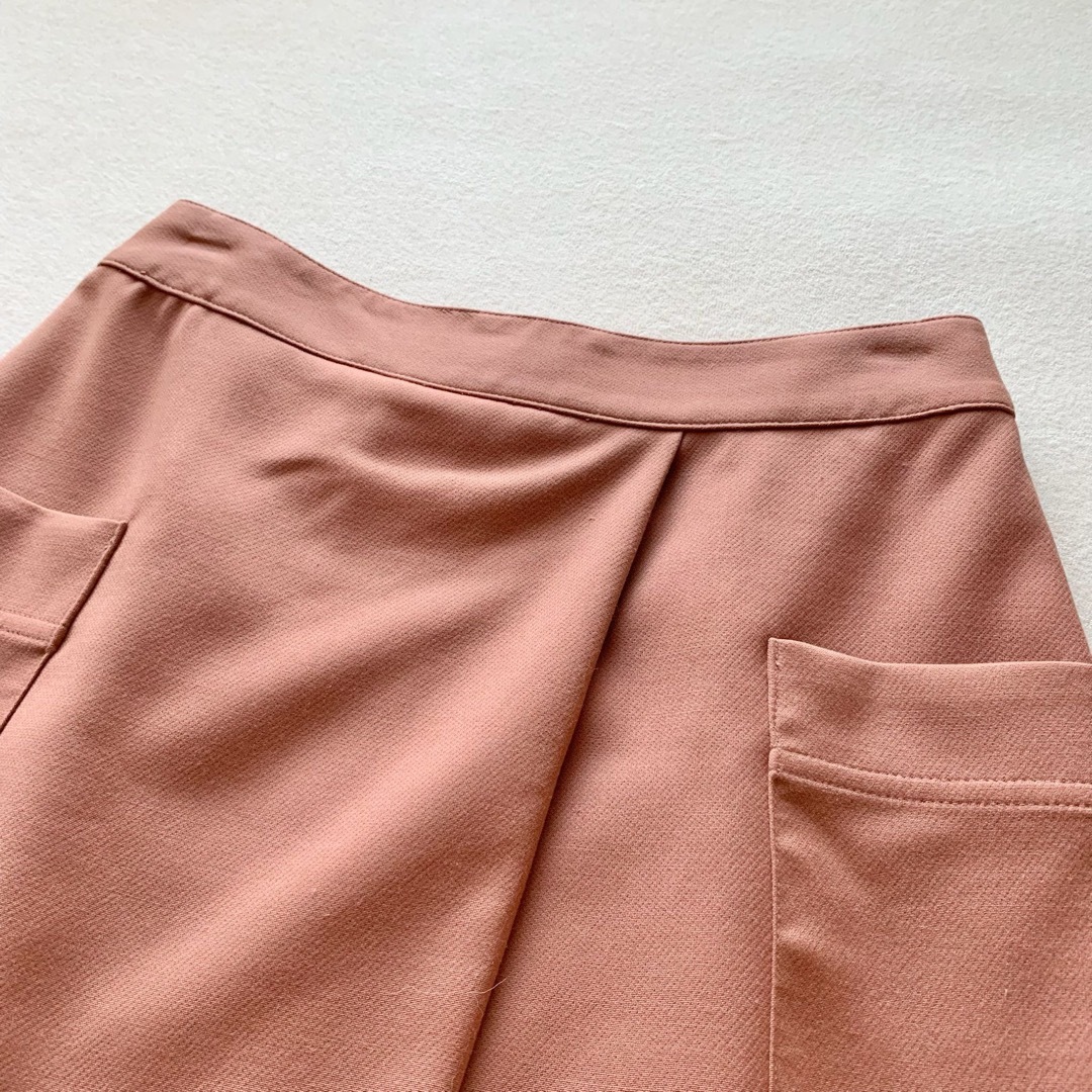 URBAN RESEARCH ROSSO(アーバンリサーチロッソ)の美品 URBAN RESEARCH ROSSOフロントスリットポケットスカート レディースのスカート(ひざ丈スカート)の商品写真