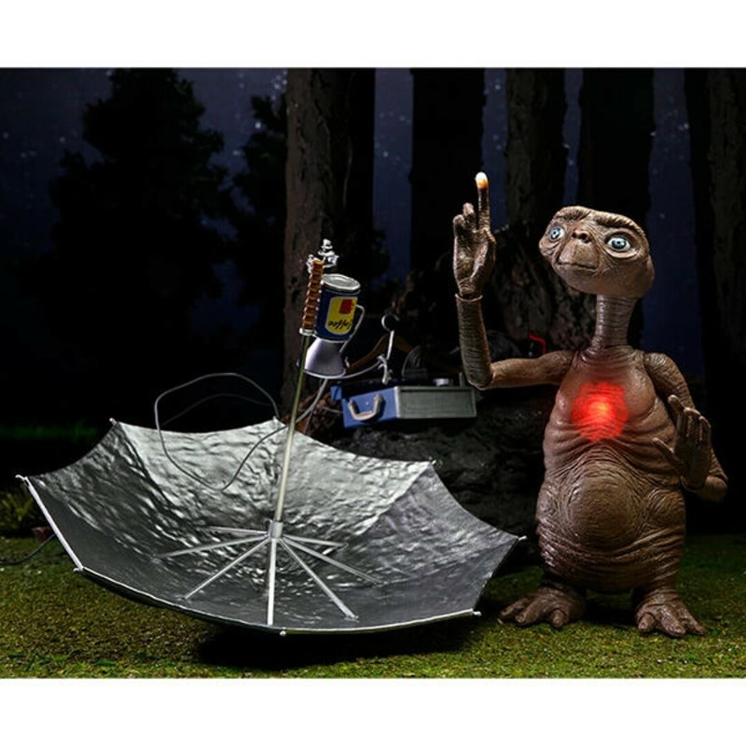E.T. 7"アクションフィギュア デラックス E.T. with LED エンタメ/ホビーのフィギュア(SF/ファンタジー/ホラー)の商品写真