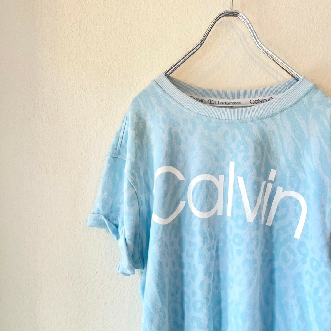 Calvin Klein(カルバンクライン)のcalvinklein カルバンクライン　半袖スウェット　ヒョウ柄　ブルー レディースのトップス(トレーナー/スウェット)の商品写真