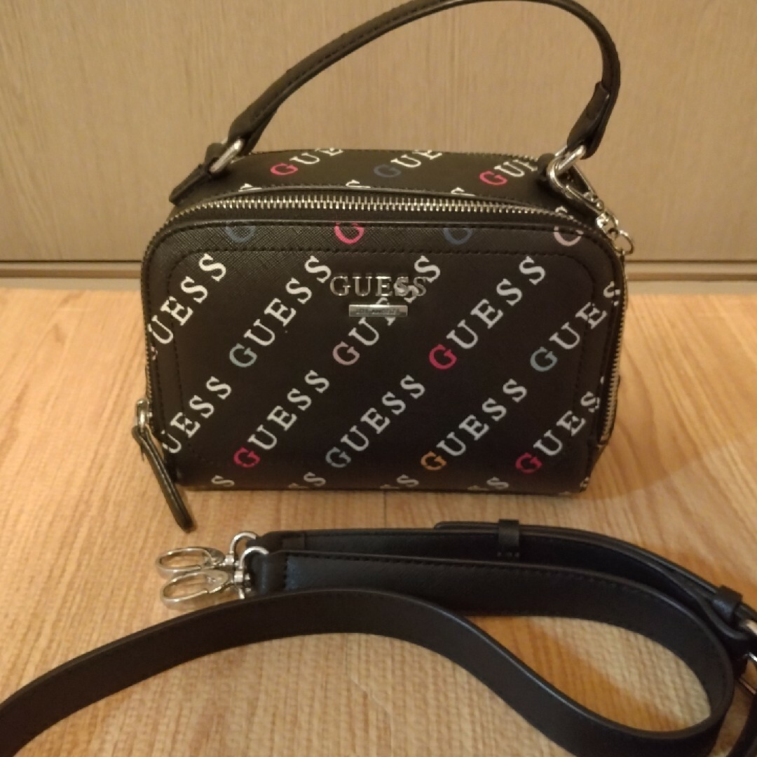 GUESS(ゲス)のGUESS　バッグ レディースのバッグ(ショルダーバッグ)の商品写真