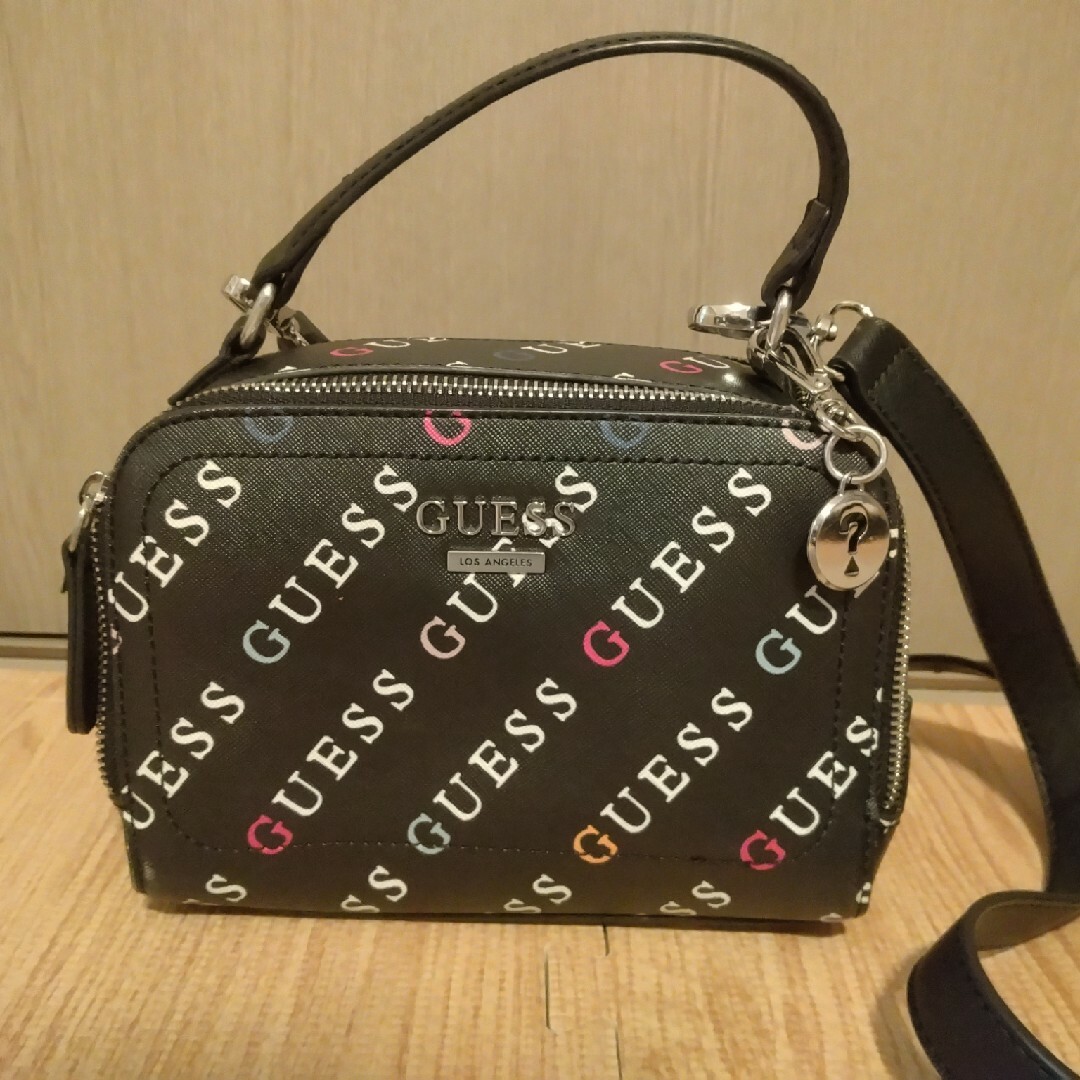 GUESS(ゲス)のGUESS　バッグ レディースのバッグ(ショルダーバッグ)の商品写真