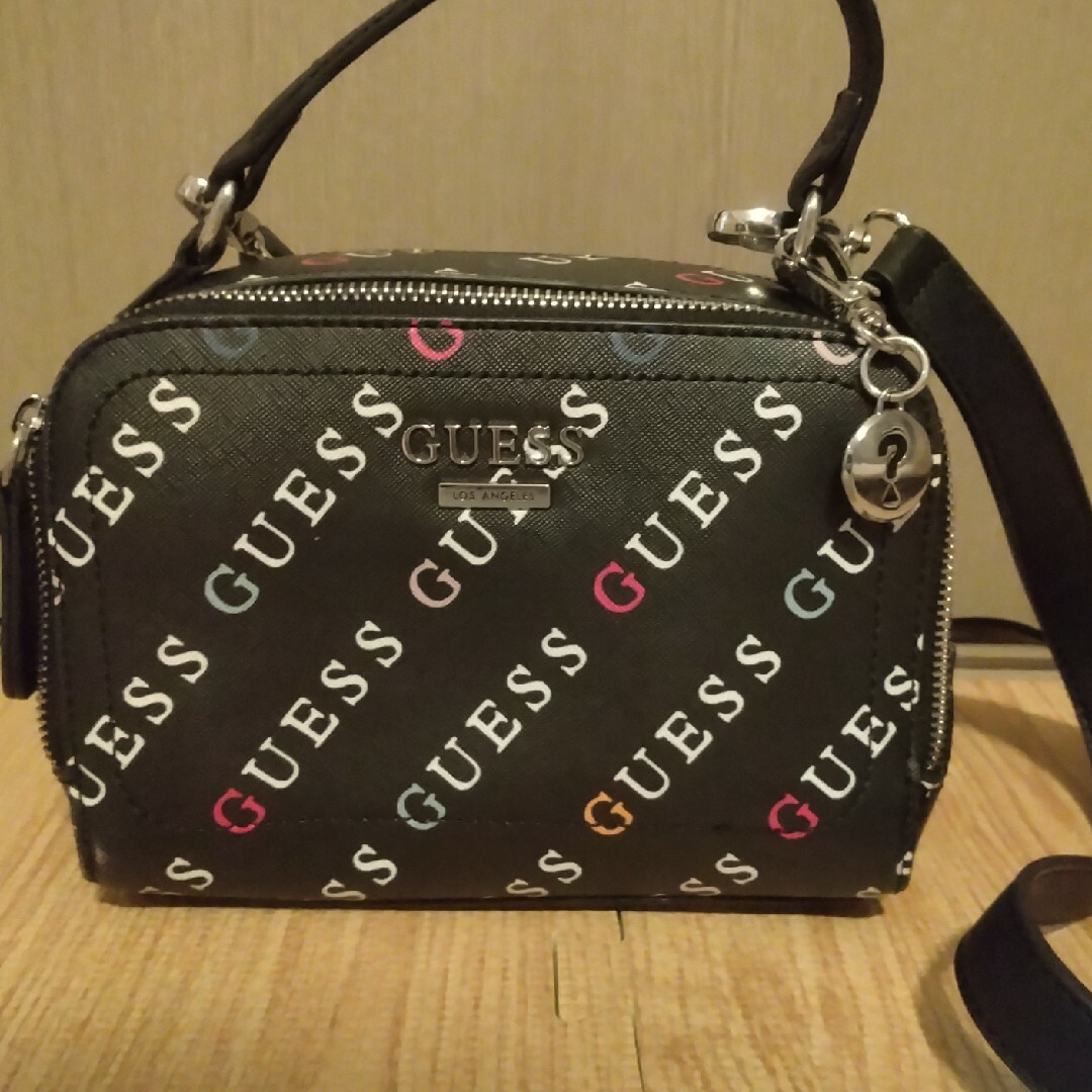 GUESS(ゲス)のGUESS　バッグ レディースのバッグ(ショルダーバッグ)の商品写真