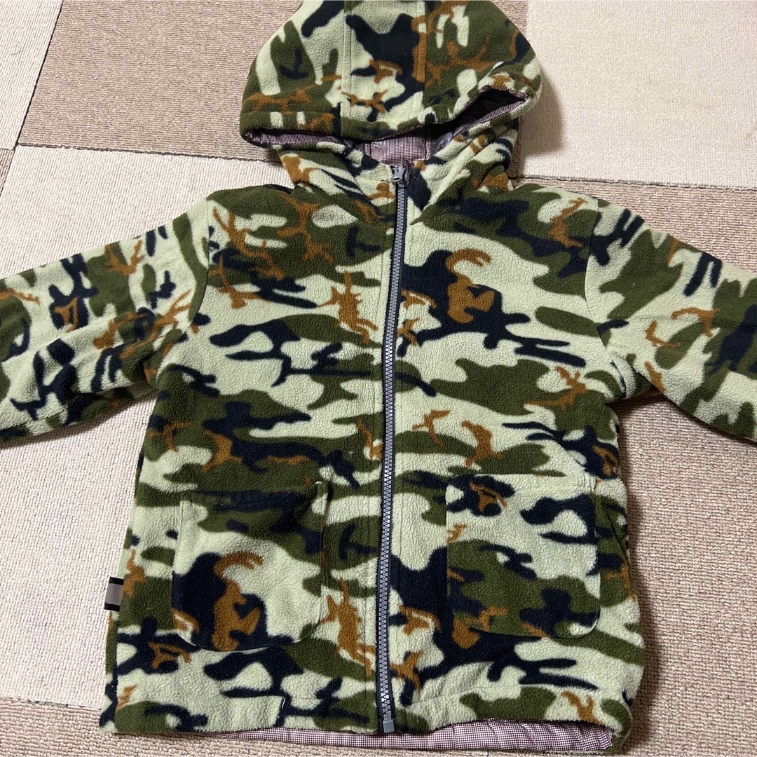 フード付きリバーシブルアウター130 キッズ/ベビー/マタニティのキッズ服男の子用(90cm~)(ジャケット/上着)の商品写真