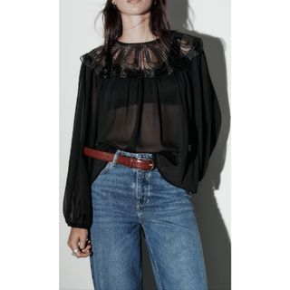 ザラ(ZARA)の新品！未使用！♥️ZARA♥️オーガンザブラウスピーターパンカラー。Ｓ。(シャツ/ブラウス(長袖/七分))