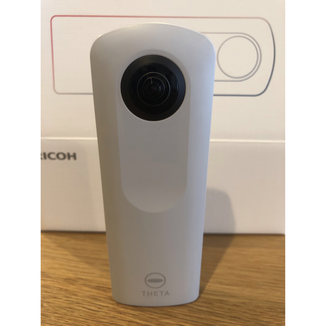 RICOH(リコー)のRICOH THETA SC WHITE スマホ/家電/カメラのカメラ(コンパクトデジタルカメラ)の商品写真