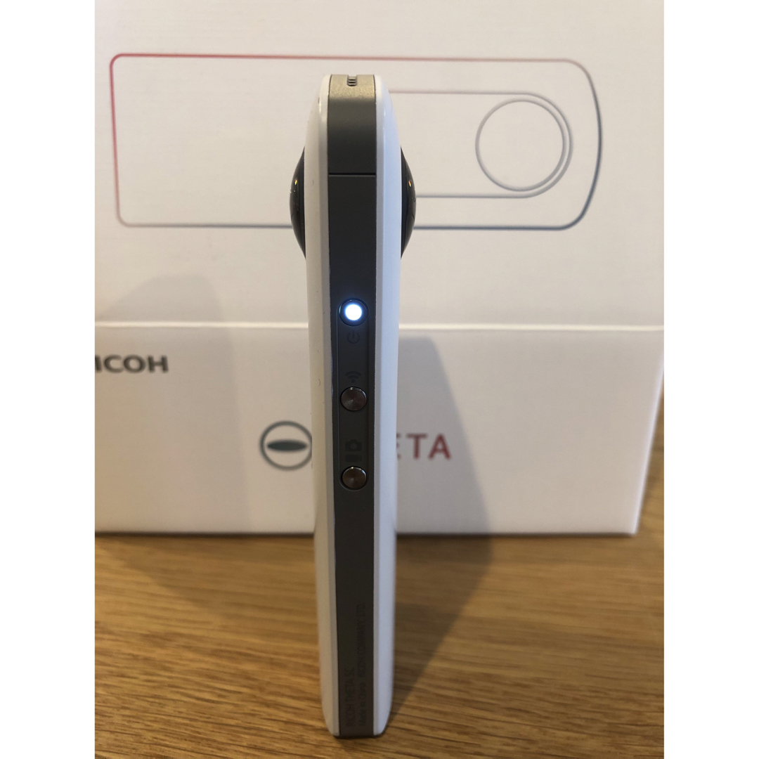 RICOH(リコー)のRICOH THETA SC WHITE スマホ/家電/カメラのカメラ(コンパクトデジタルカメラ)の商品写真