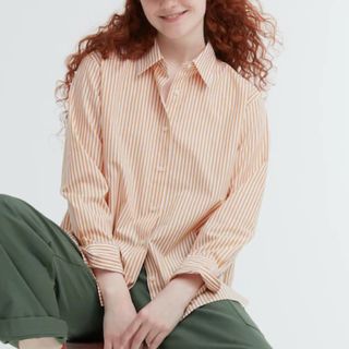 ユニクロ(UNIQLO)のUNIQLO コットンストライプシャツ　イエロー(シャツ/ブラウス(長袖/七分))